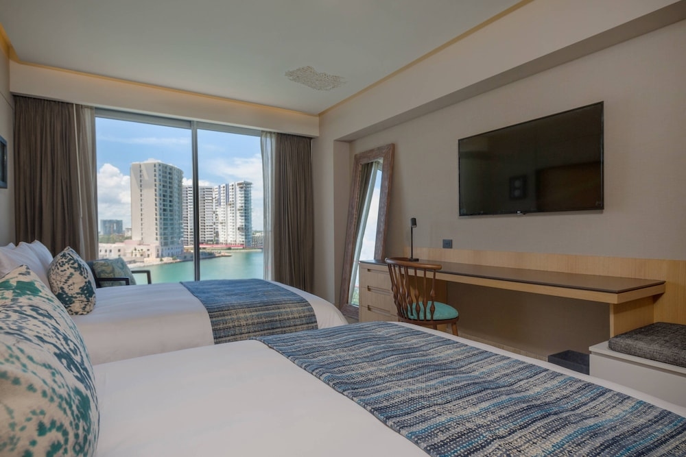 Renaissance Cancun Resort & Marina, Cancún