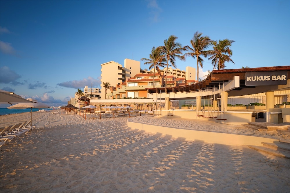 Foto de Family 3 Bedroom Ocean Villa By Wyndham Grand Cancun