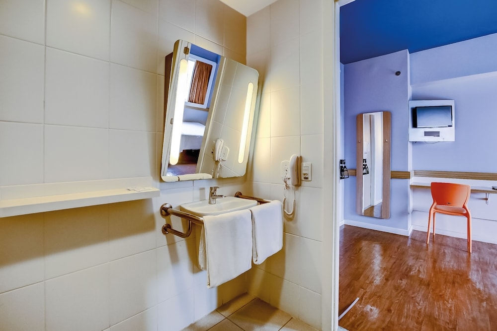 Foto de ibis budget Rio de Janeiro Nova America