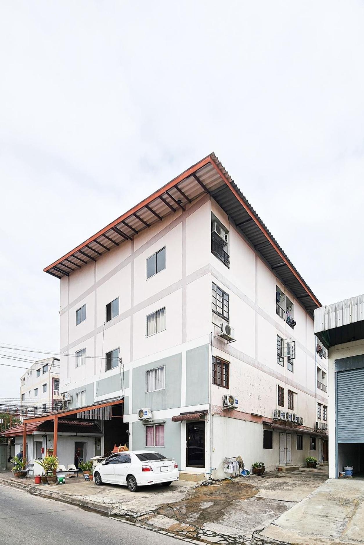 Freesia Bangphi Guest House