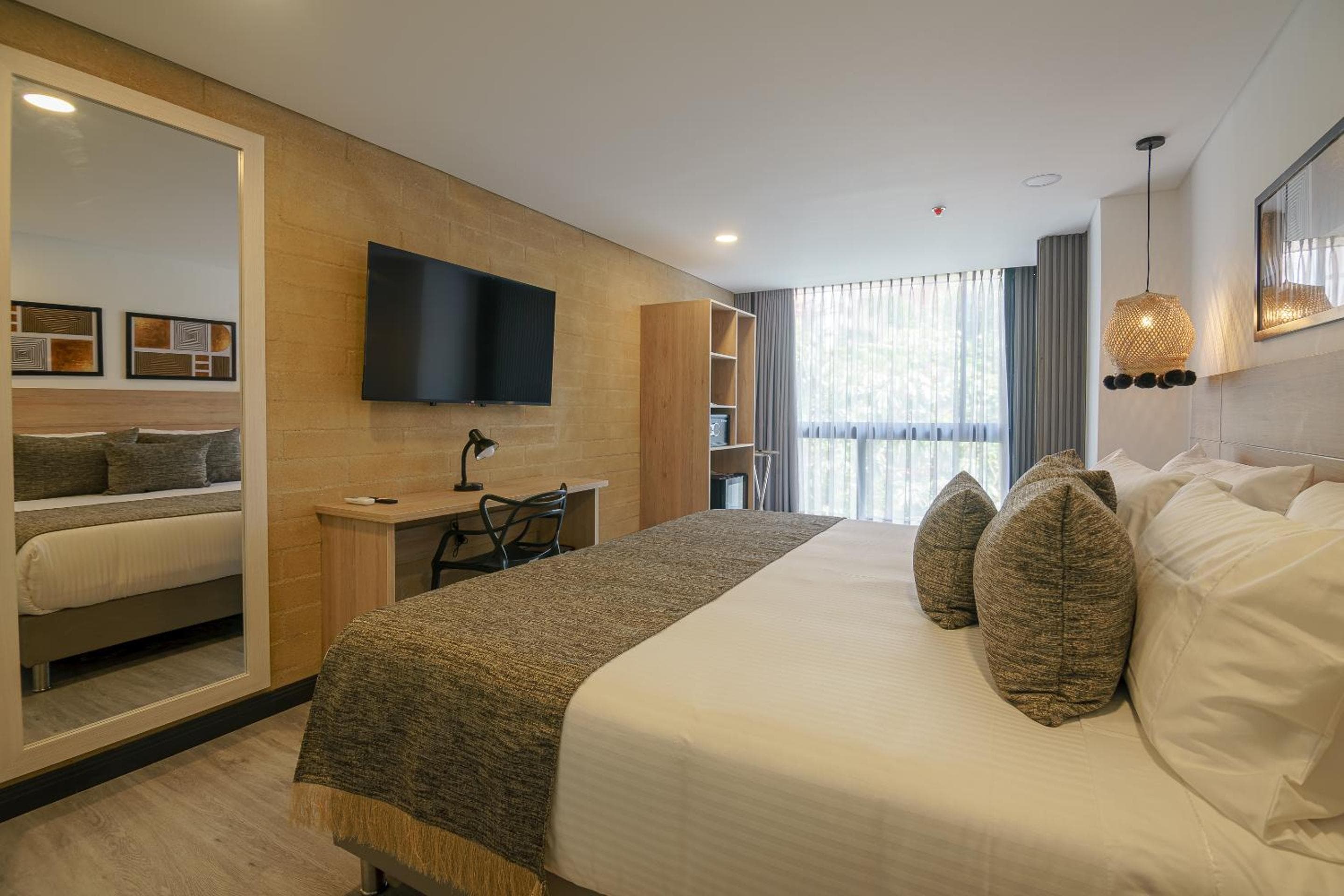 First Class Hotel, Medellín
