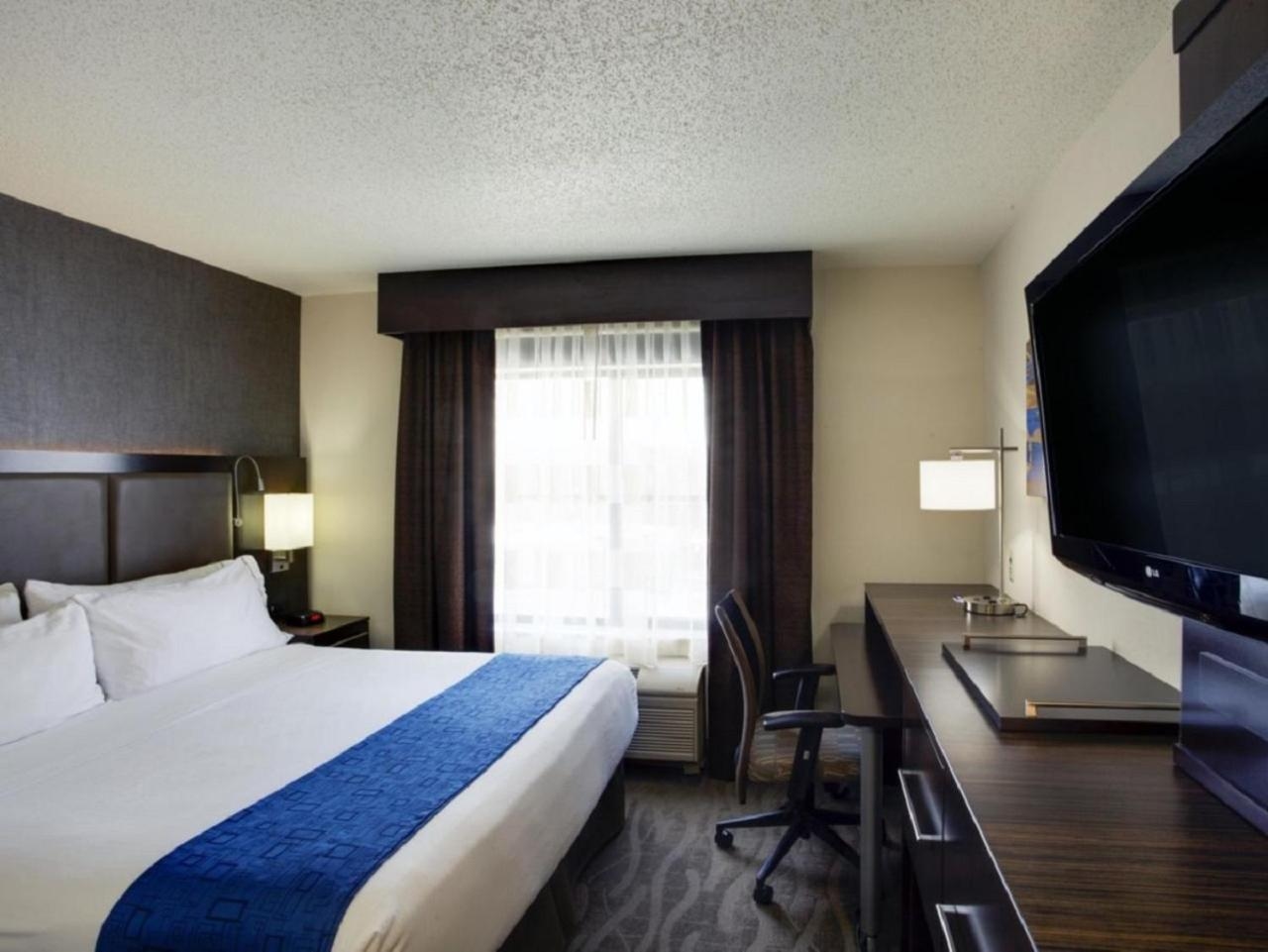 Foto de Holiday Inn Express Hotel & Suites Meadowlands Area by IHG