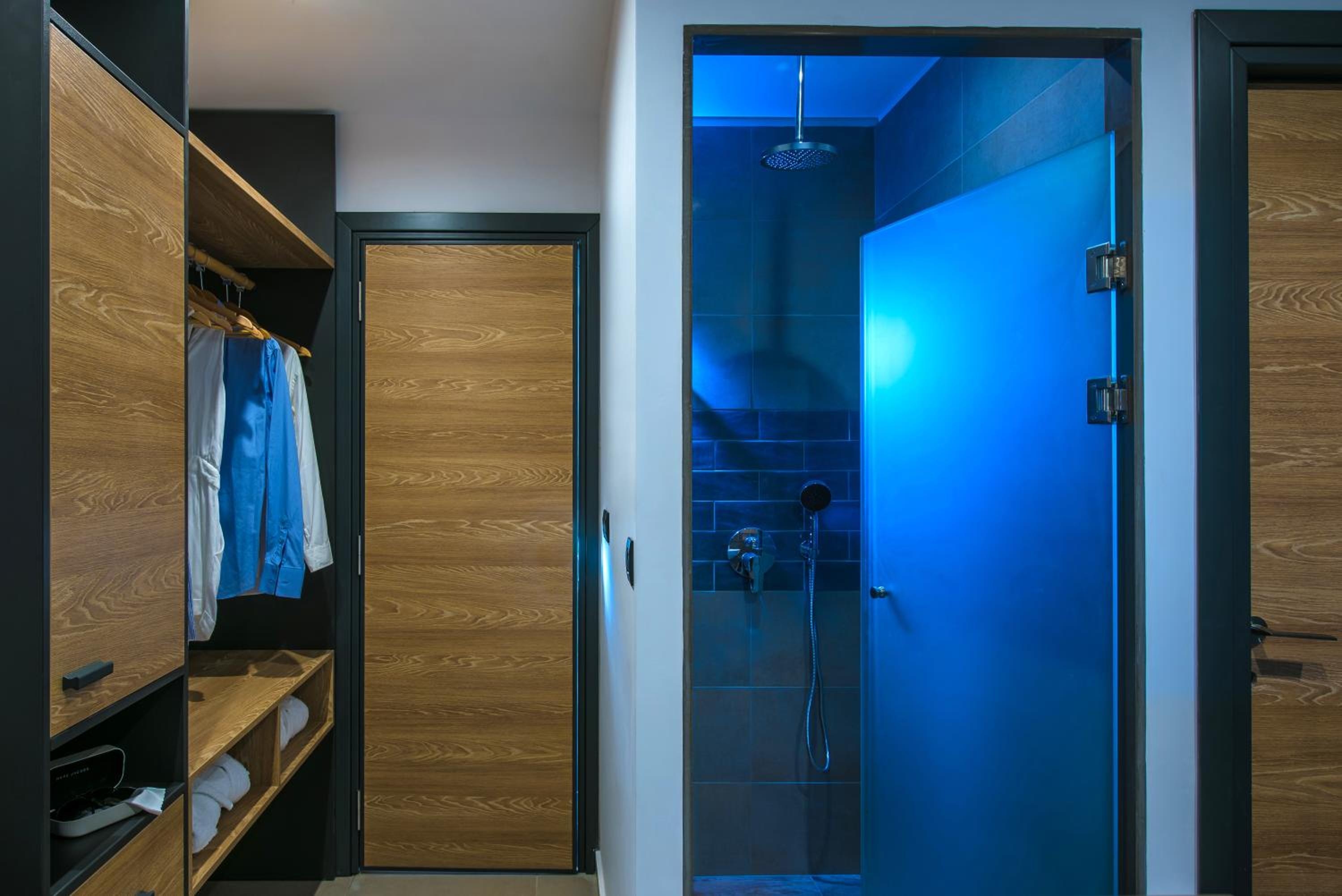 Foto de Enorme Infinity Beach ex Infinity Blue