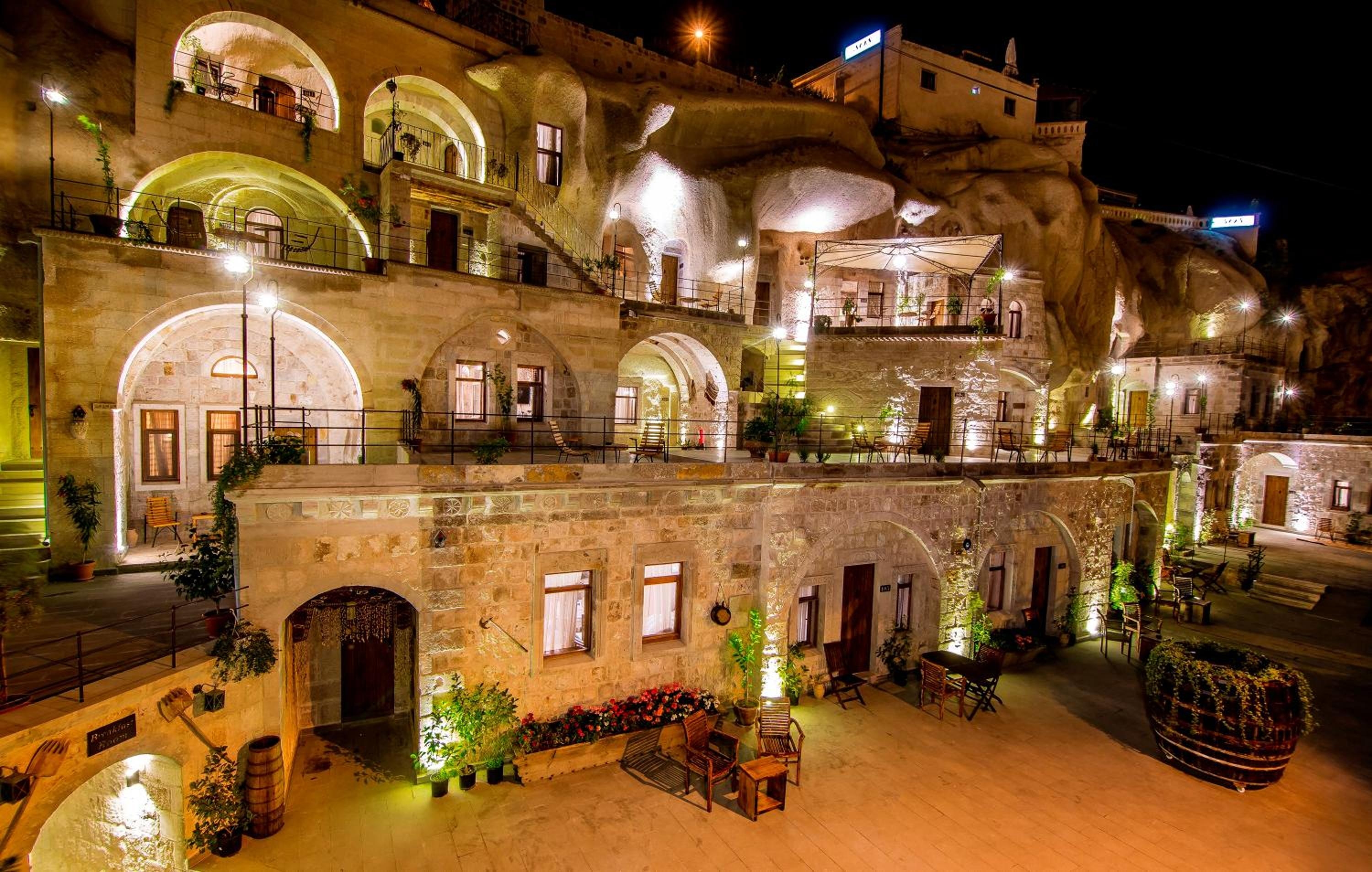 Hera Cave Suites