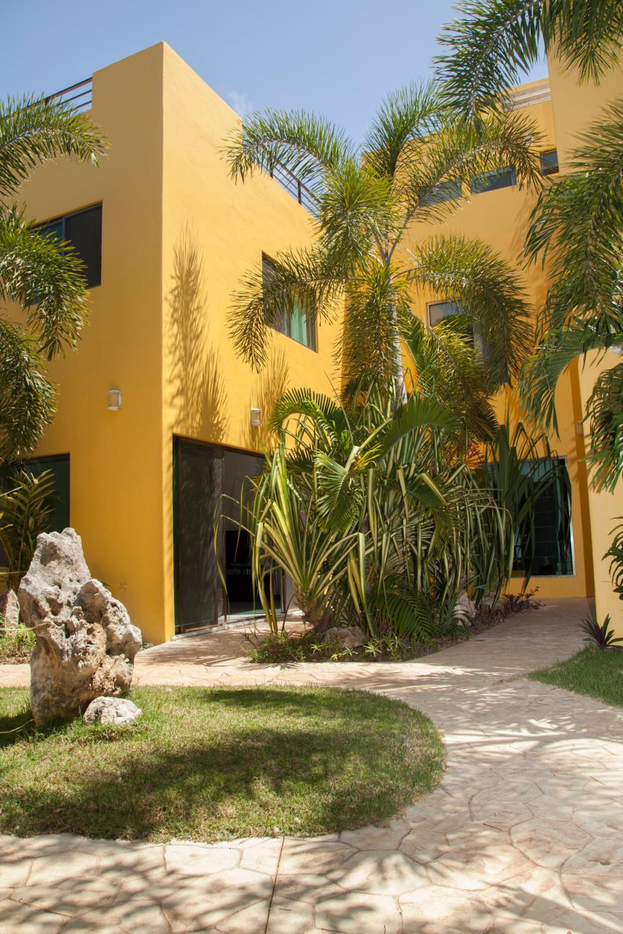 Beautiful Private Villa for 16 PAX with garden, BBQ and pool, Playa del Carmen