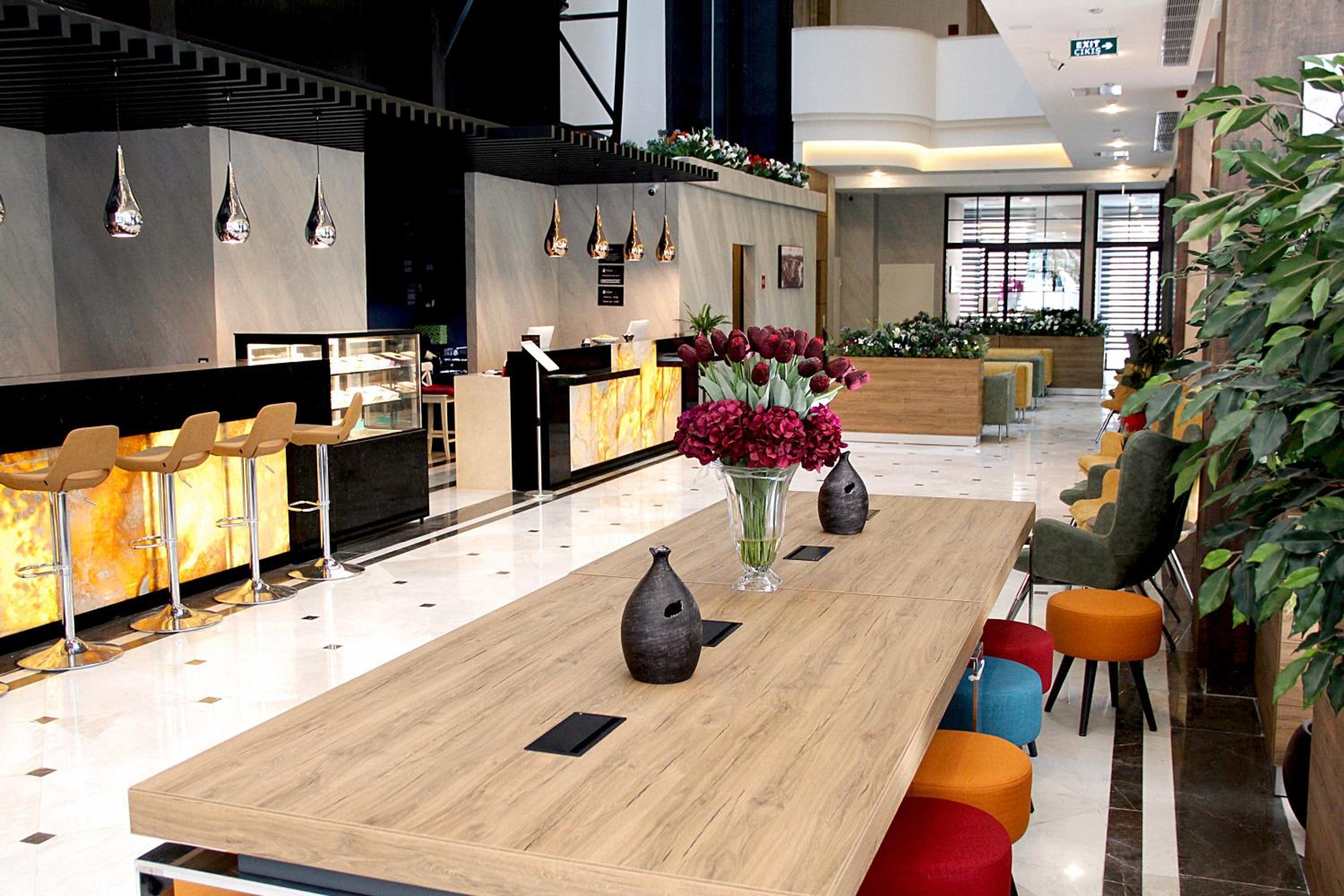 Foto de Ramada Encore By Wyndham Istanbul Basin Express