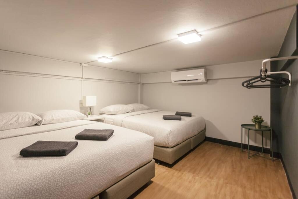 S1 Large Duplex Silom 3 Beds, Full Kitchen WIFI