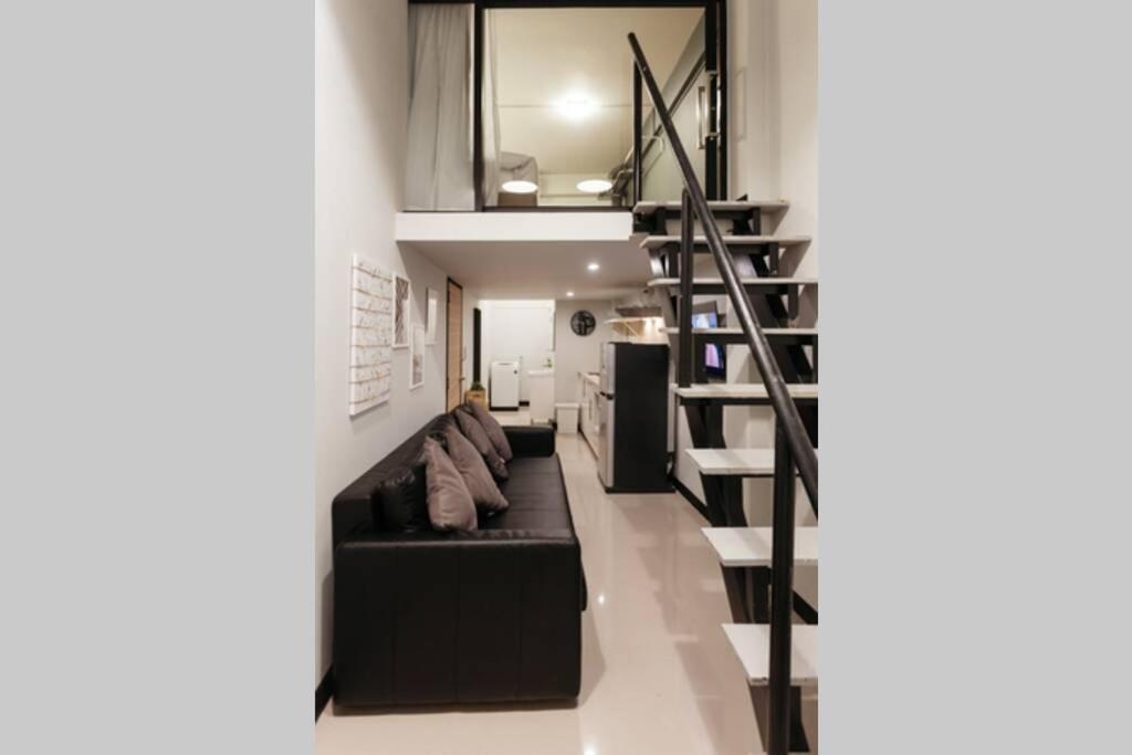 Foto de S1 Large Duplex Silom 3 Beds, Full Kitchen WIFI