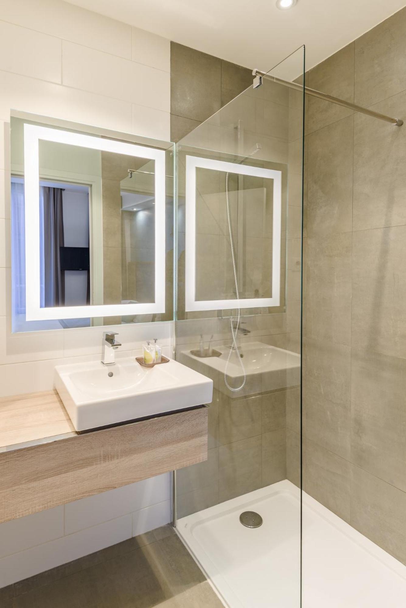 Foto de Grand Hôtel Clichy Paris - Boutique Hôtel