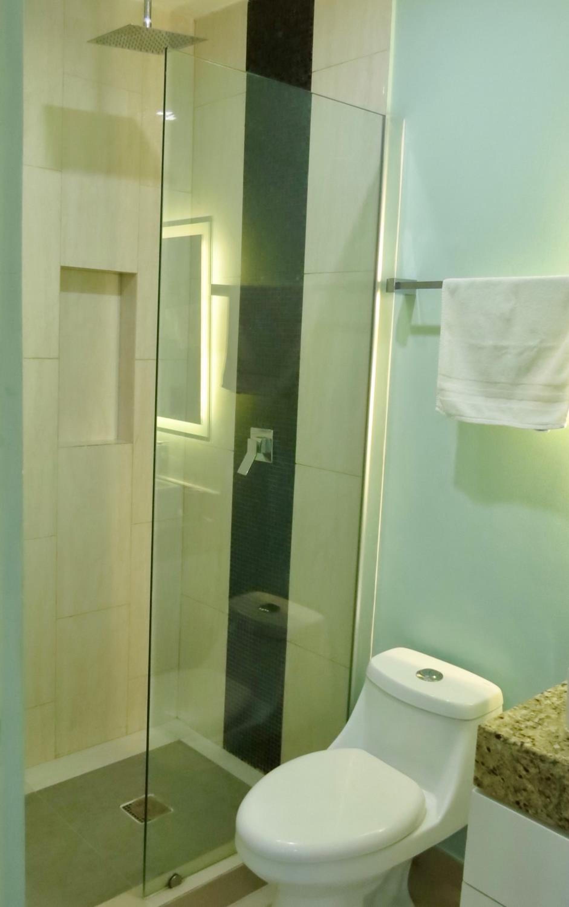 Foto de Palmarena Rooms & Residences - Long Stay Comfort with Parking, Sauna, Gym & Pool - Steps from 5th Avenue