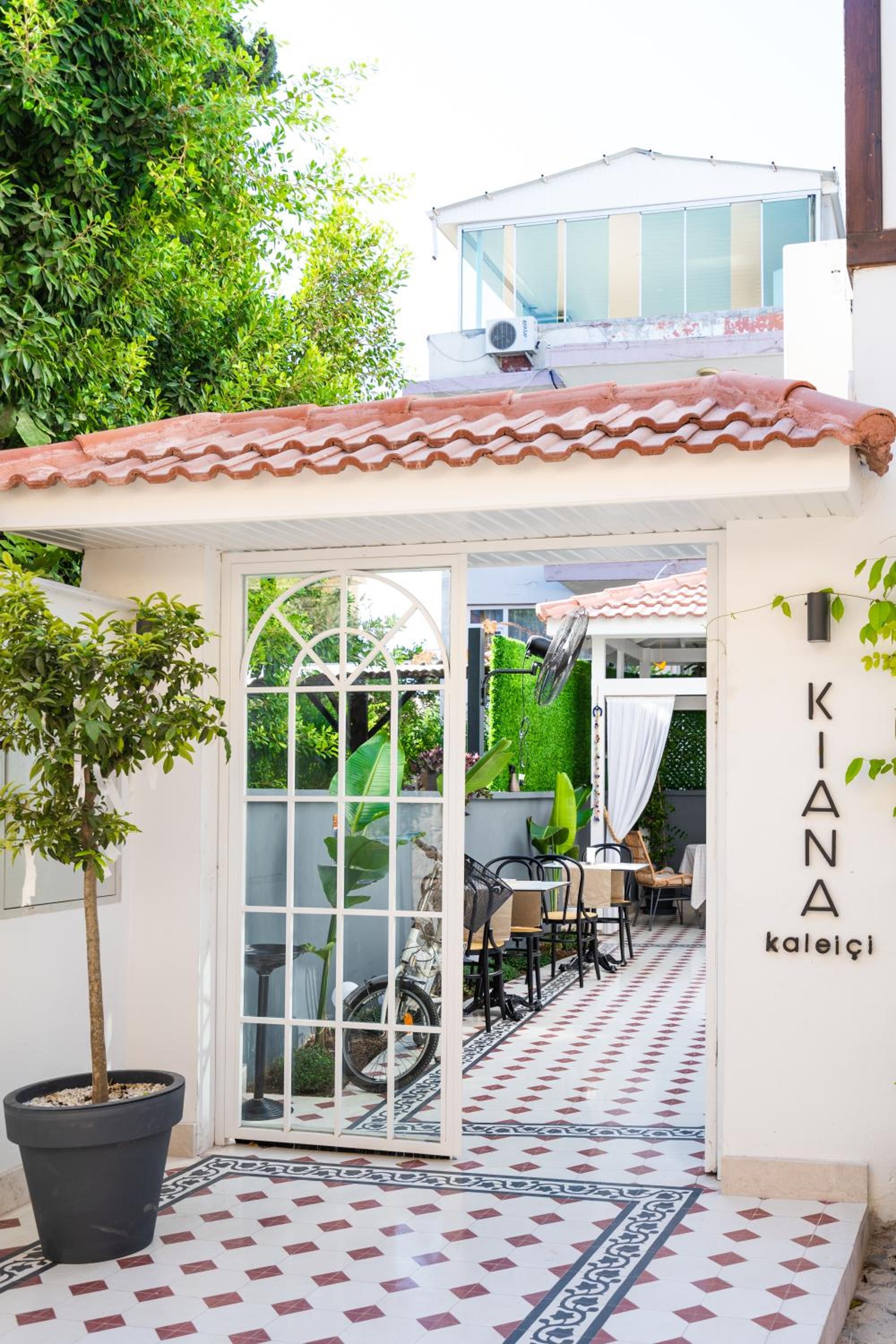 Foto de KIANA KALEİÇİ
