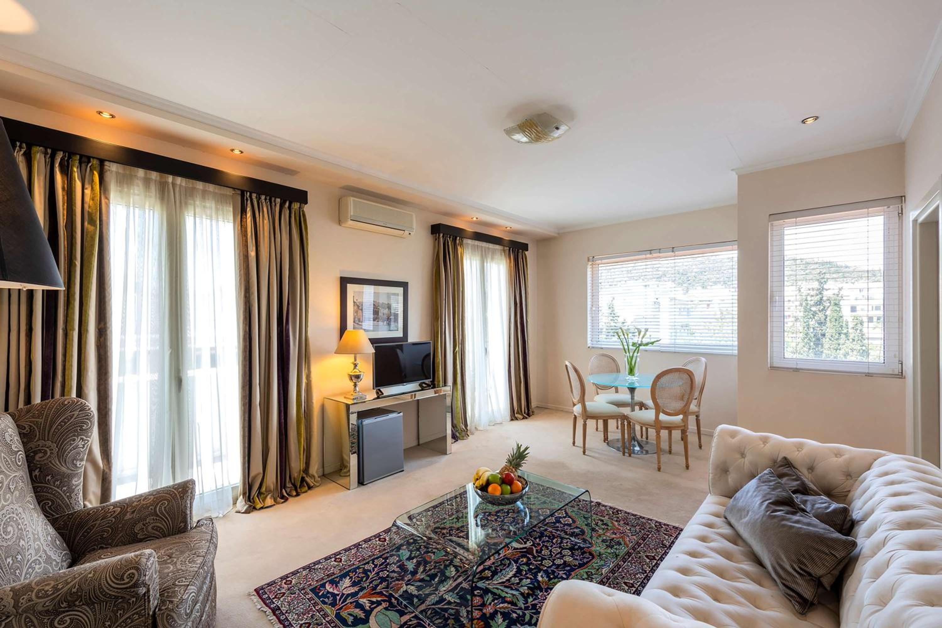 Foto de Best Western Plus Embassy Hotel