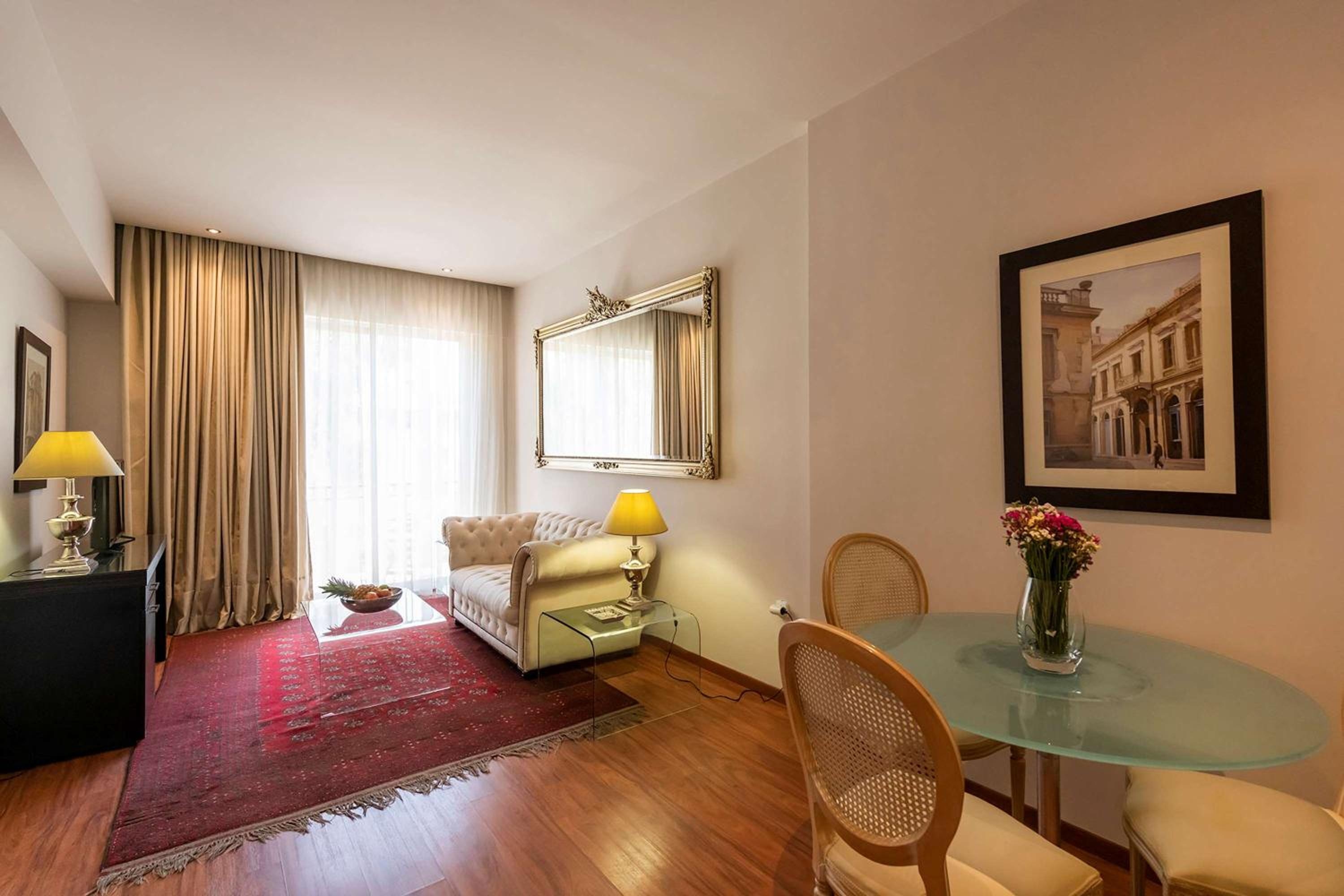 Foto de Best Western Plus Embassy Hotel