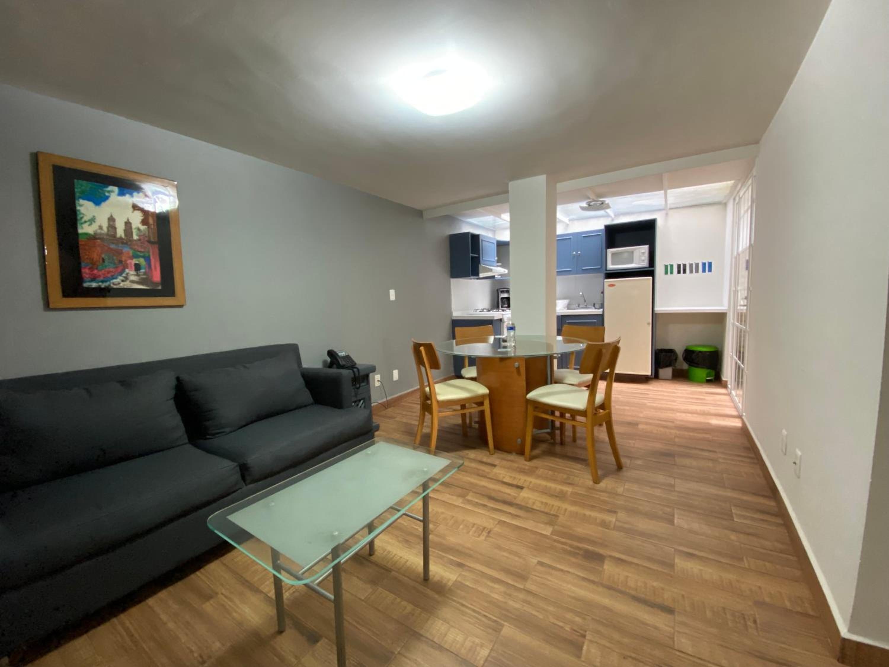Foto de Grupo Kings Suites - Bosques de Duraznos 78
