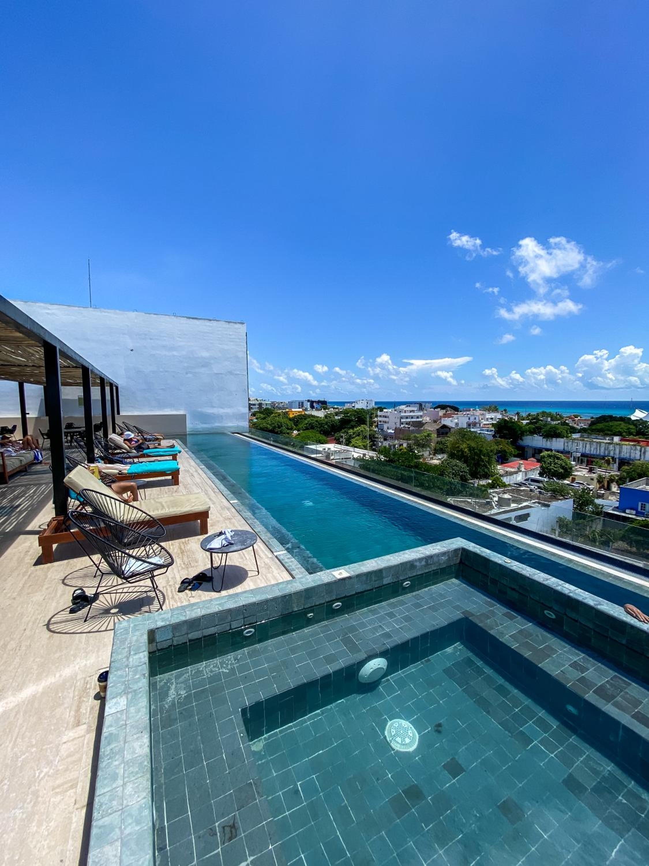 Foto de Big Studio at KAAB BY THE BEACH with roof top pool near Paseo del Carmen Mall