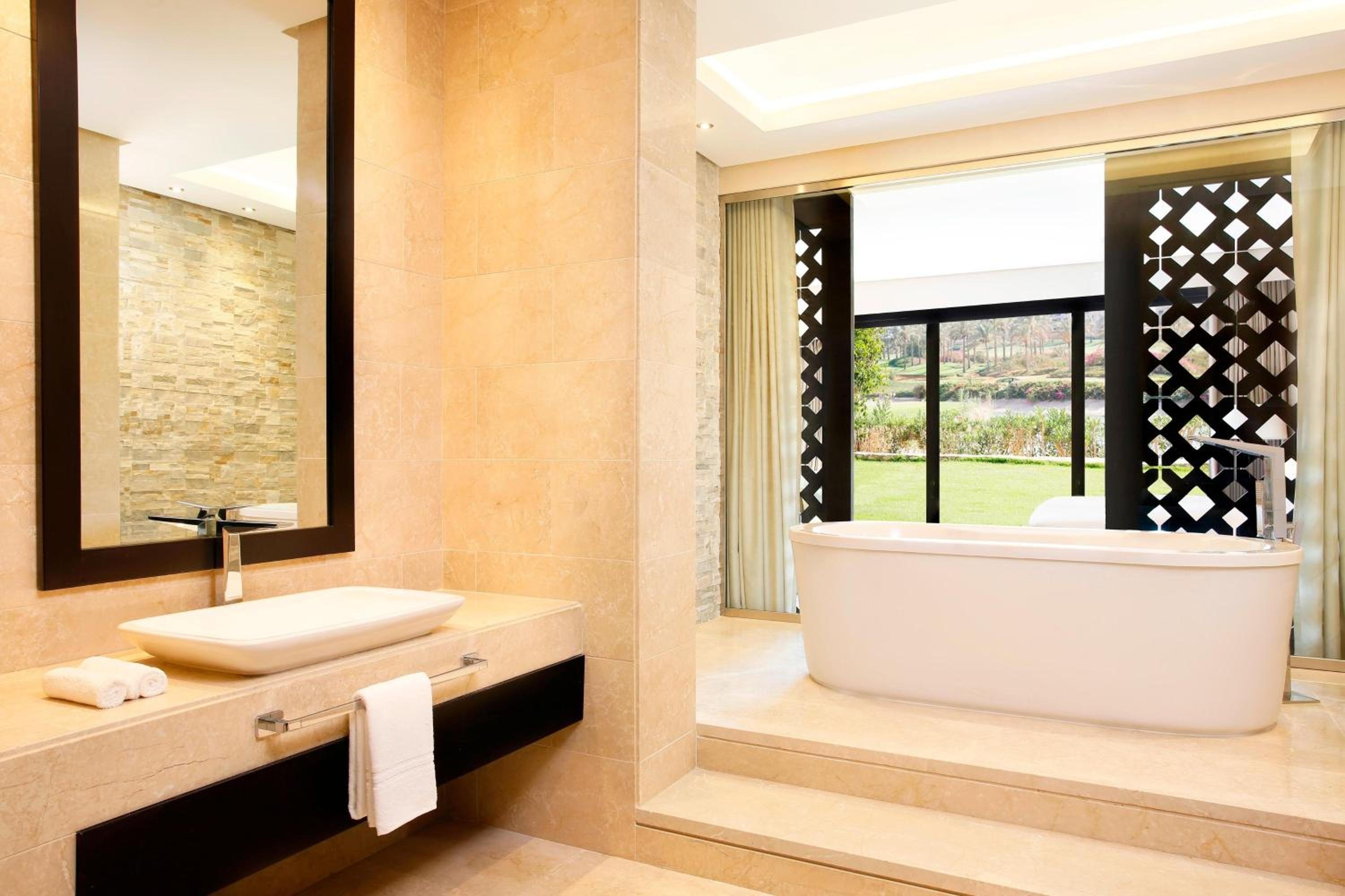 Foto de The Westin Cairo Golf Resort & Spa, Katameya Dunes