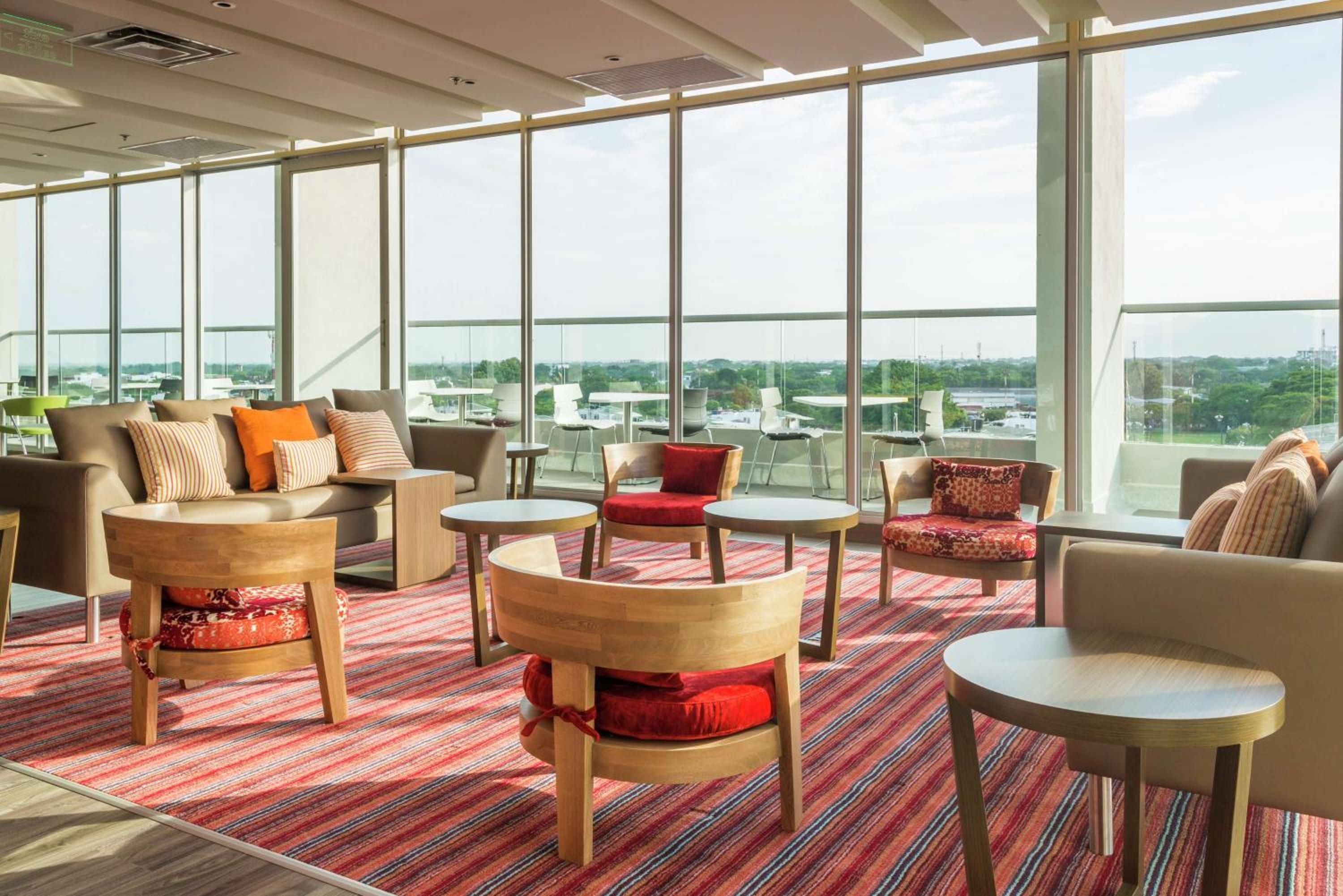Foto de Hampton By Hilton Yopal