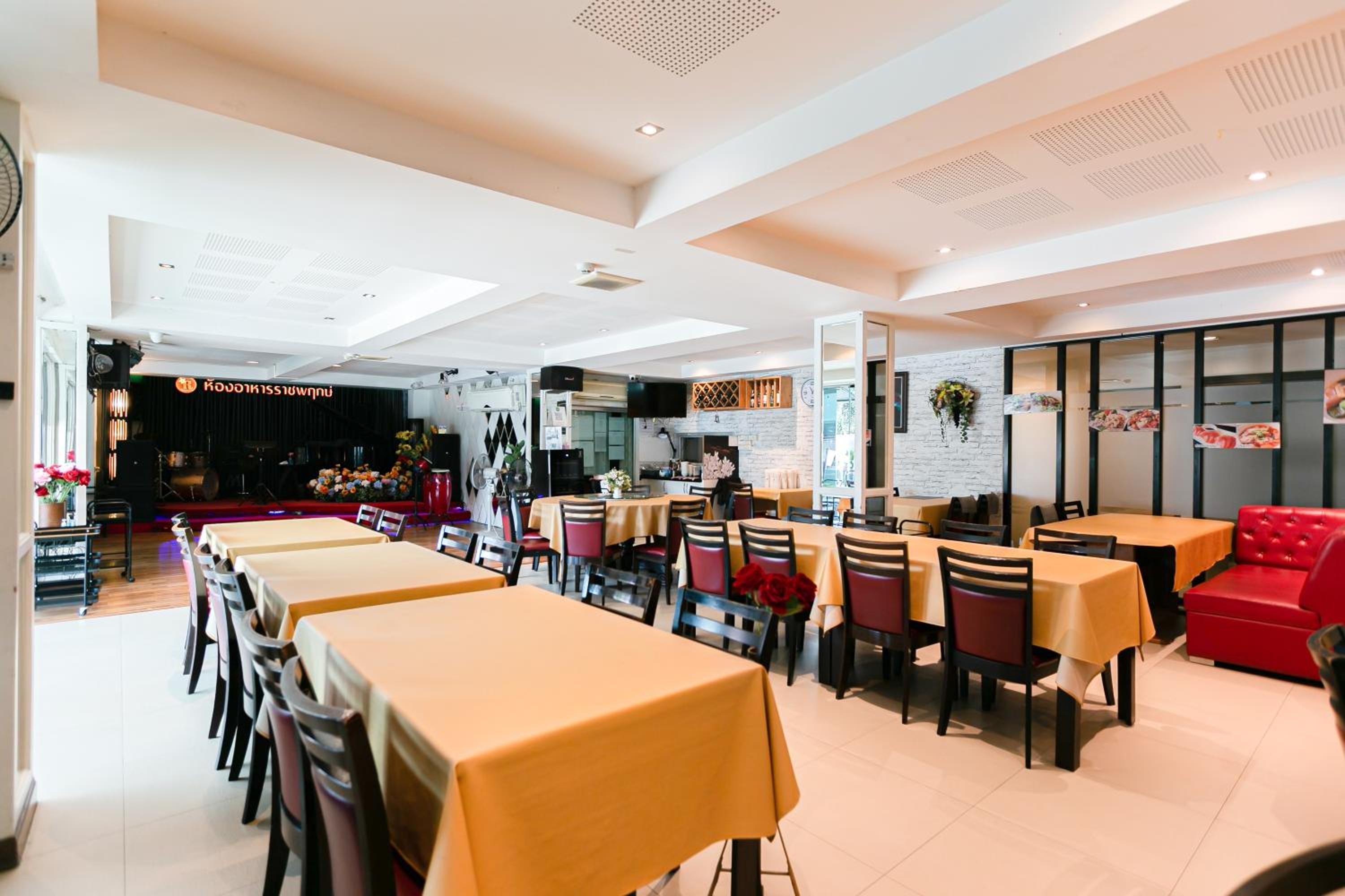 Foto de Grand Ratchapruek Hotel
