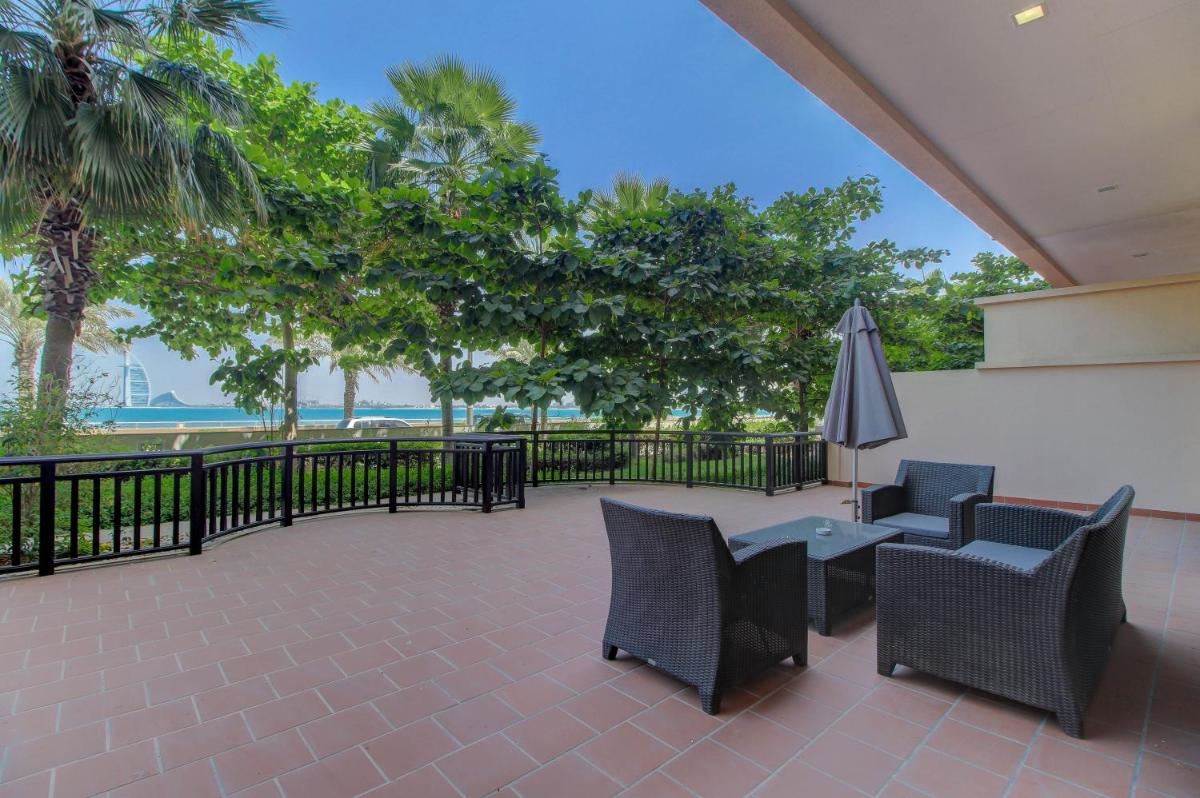 Luxe Getaways Royal Amwaj Palm Jumeirah Resort Apartment Holiday Home, Dubái