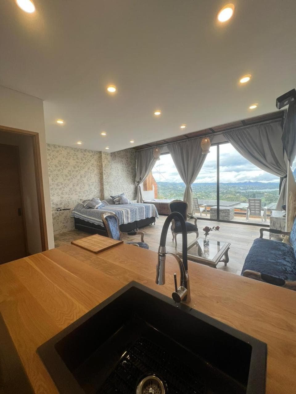 Montecielo Hosting, Guatapé