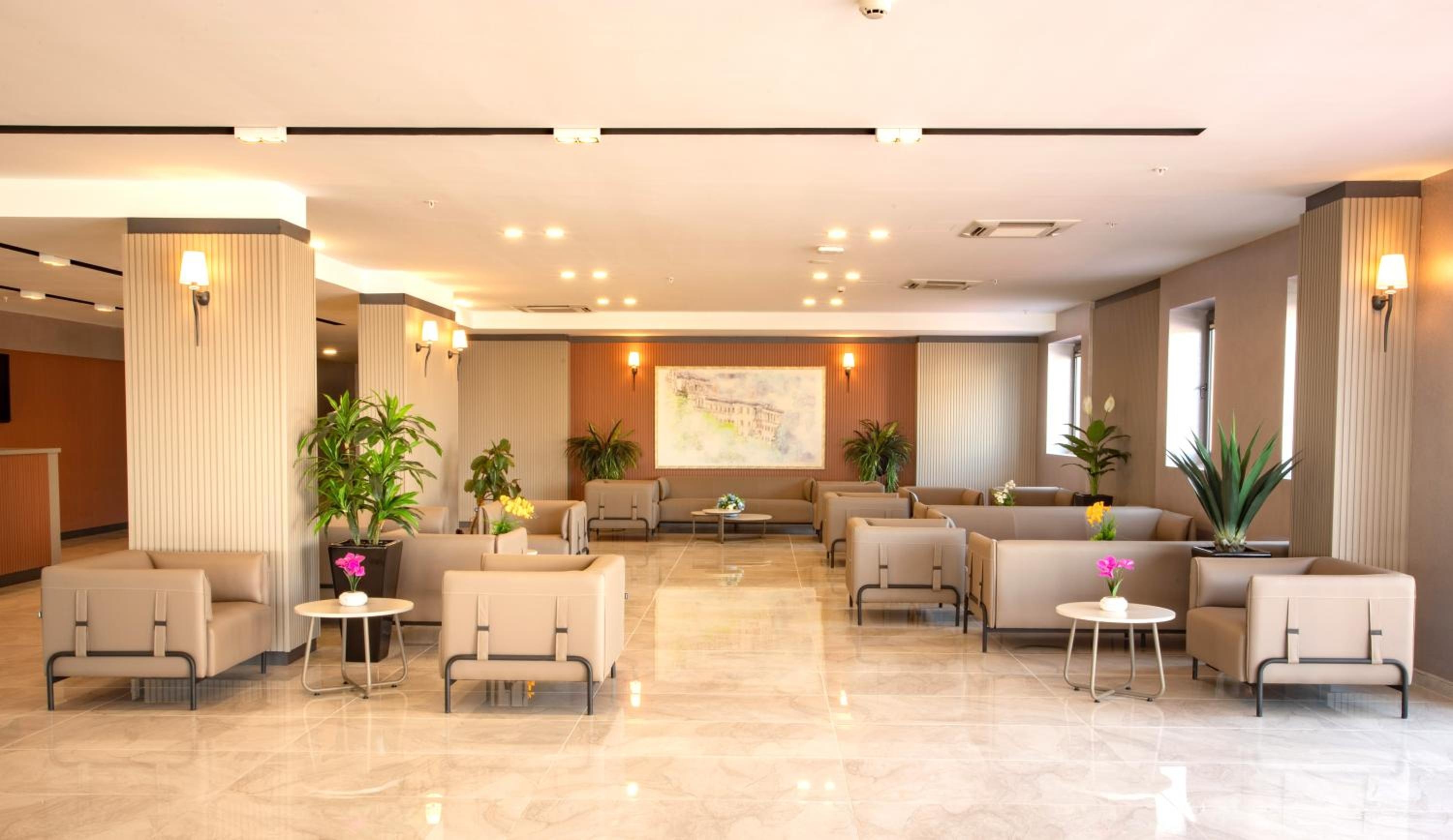 Foto de First Joy Hotel