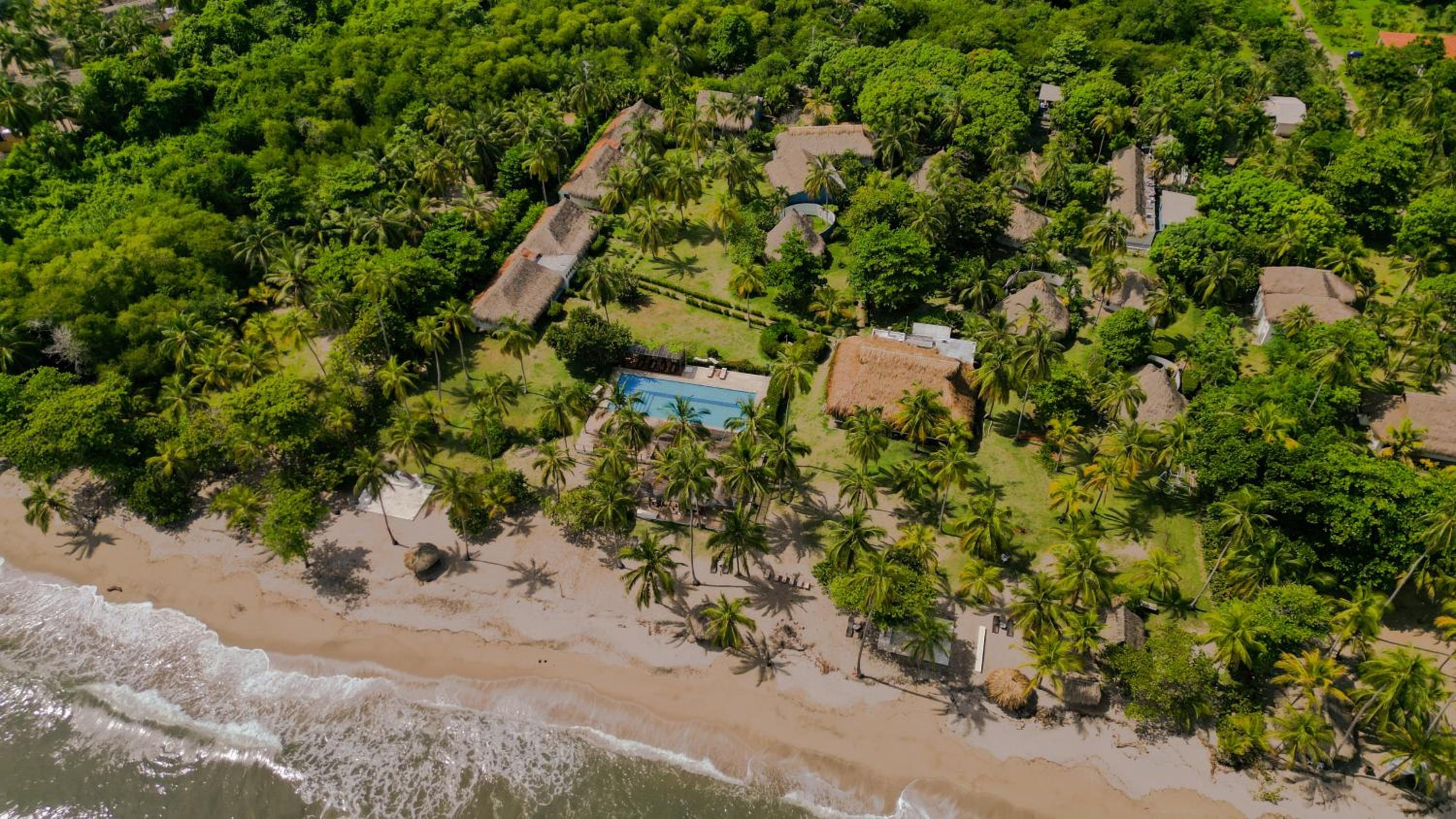 Huku Beach Hostel Palomino
