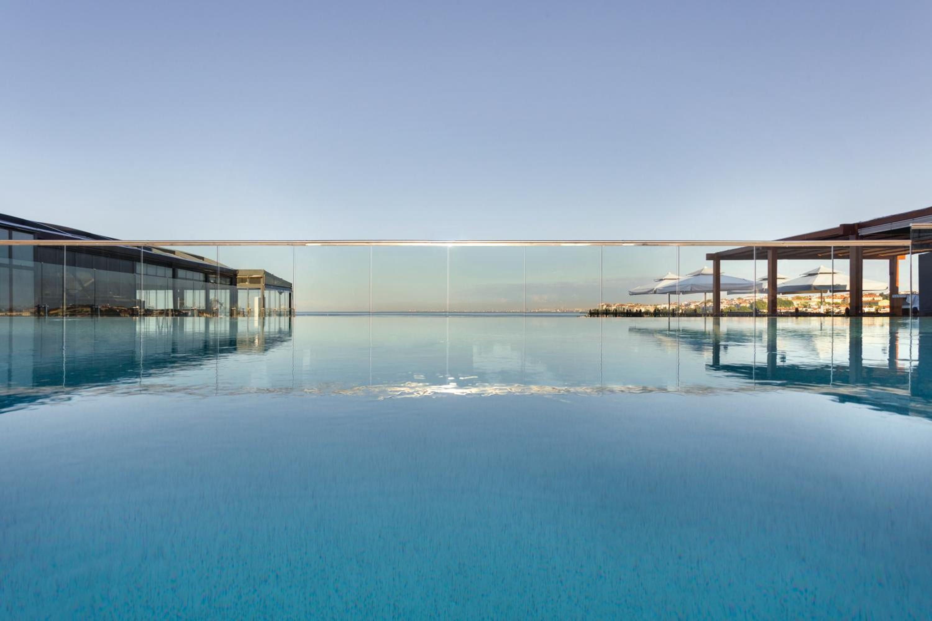 Foto de Wyndham Grand Istanbul Kalamış Marina Hotel