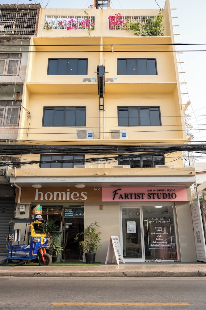 Homies Ratchada Hotel