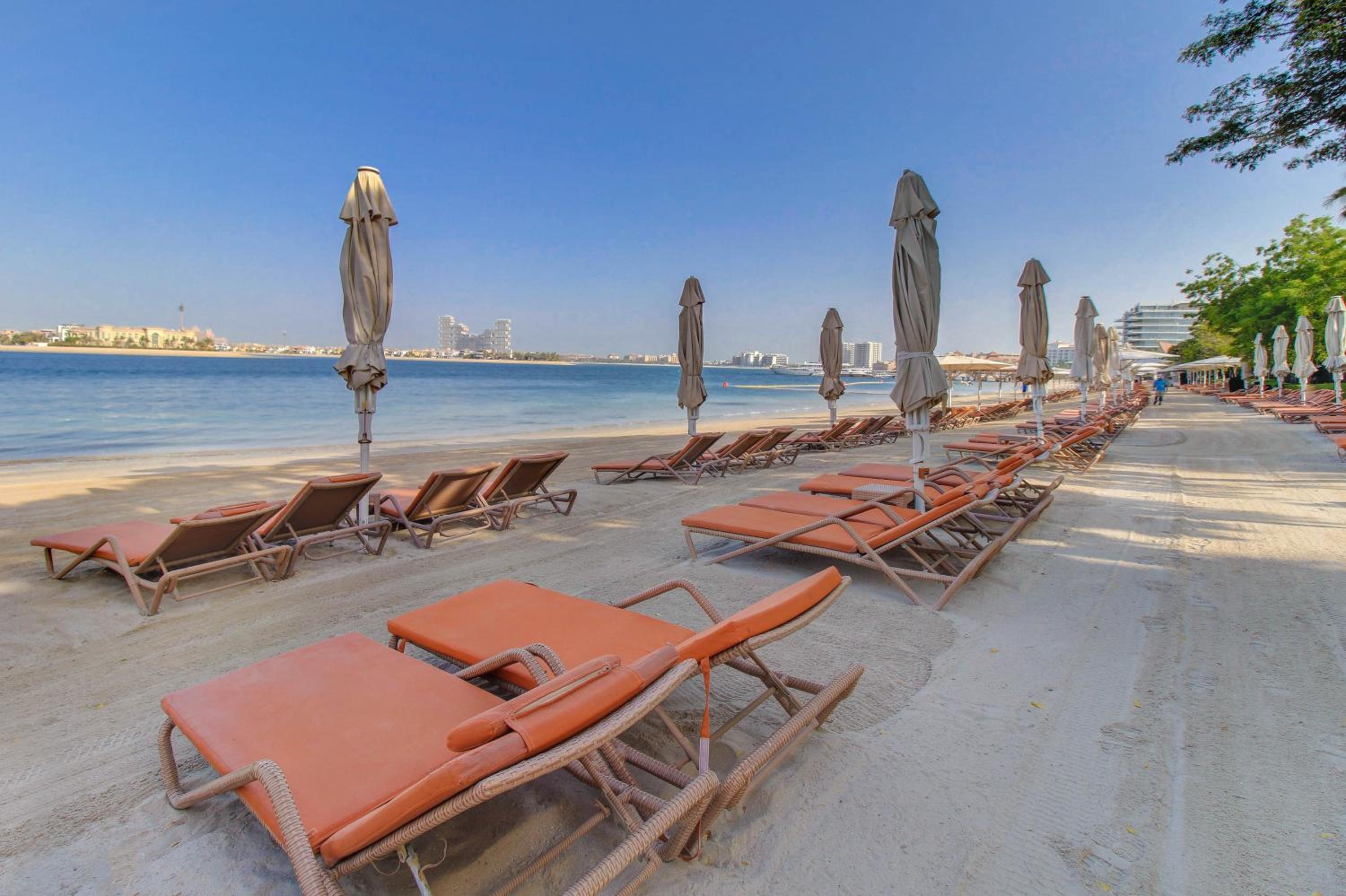Luxe Getaways Royal Amwaj Palm Jumeirah Resort Apartment Holiday Home, Dubái