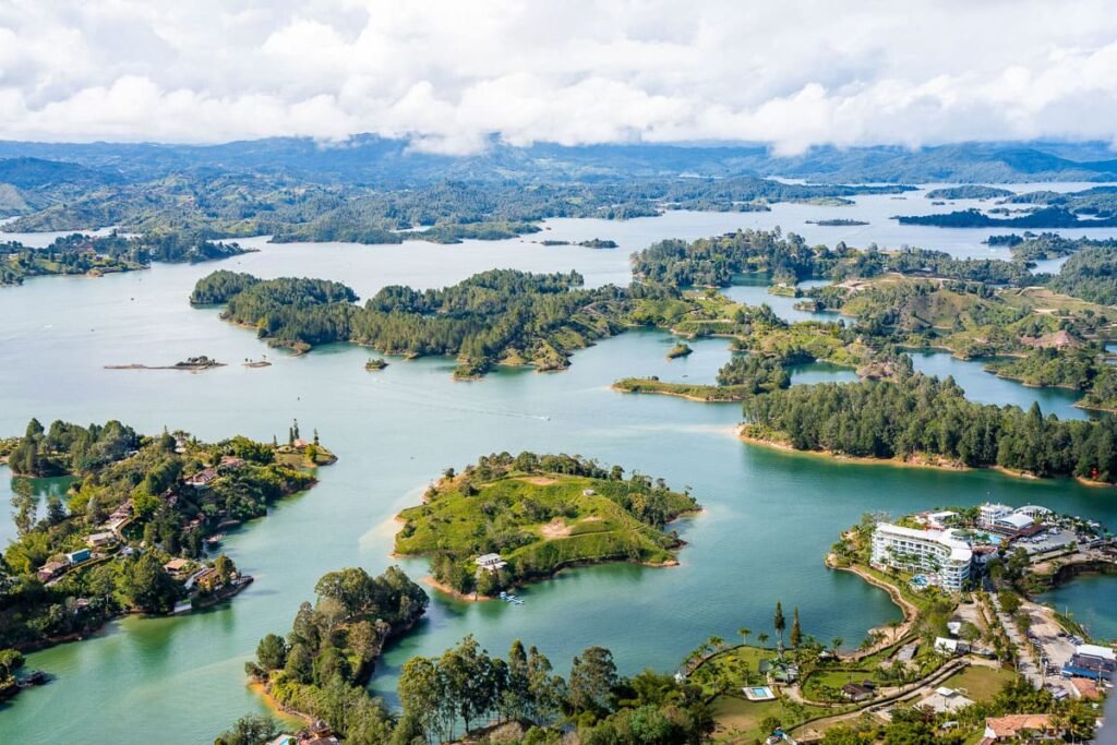 Tour a guatape desde medellin (1) Tour a Guatapé desde Medellín